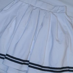 Wild Fable white and black pleaded skirt